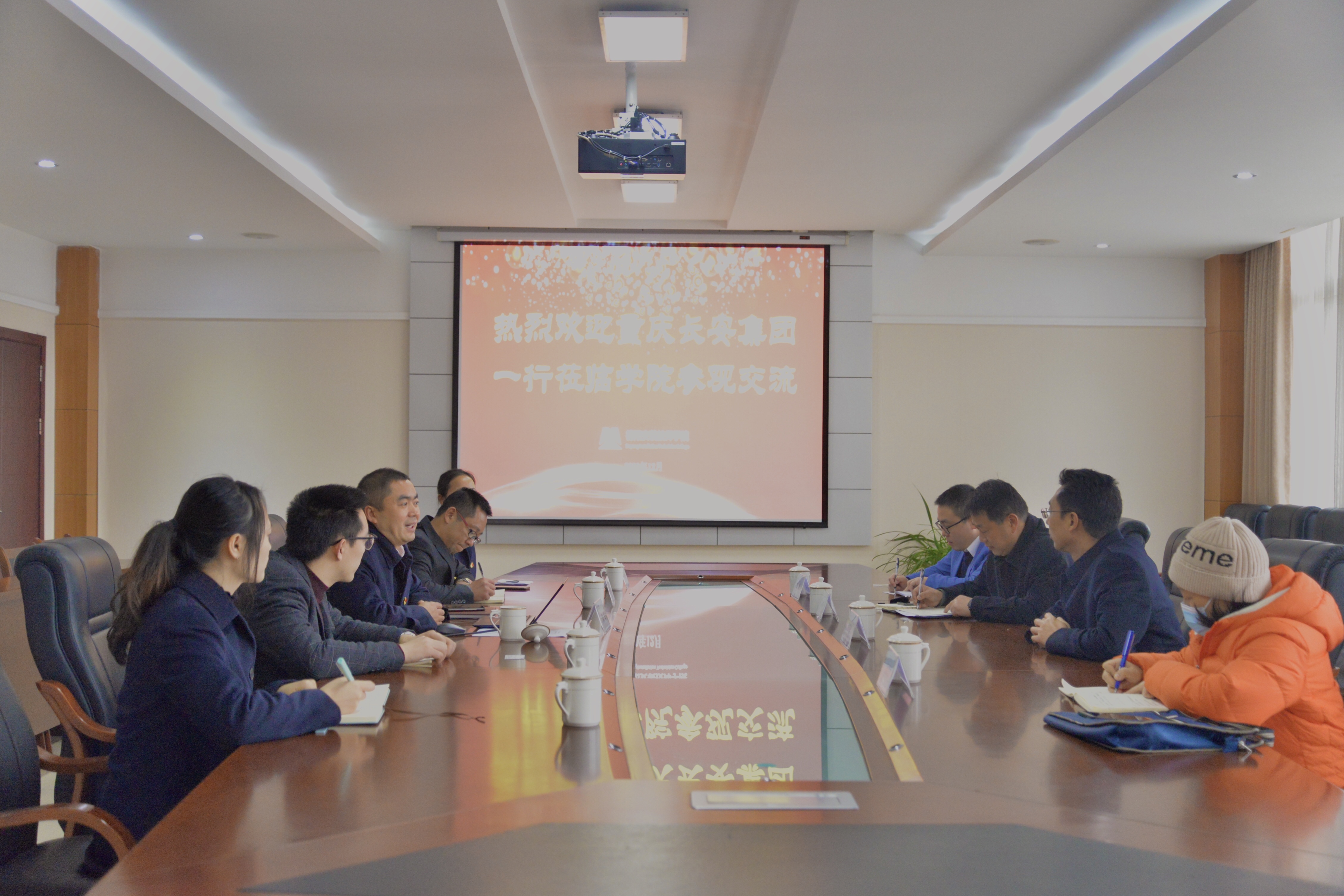 德阳市人社局、重庆长安集团一行莅临学院参观交流
