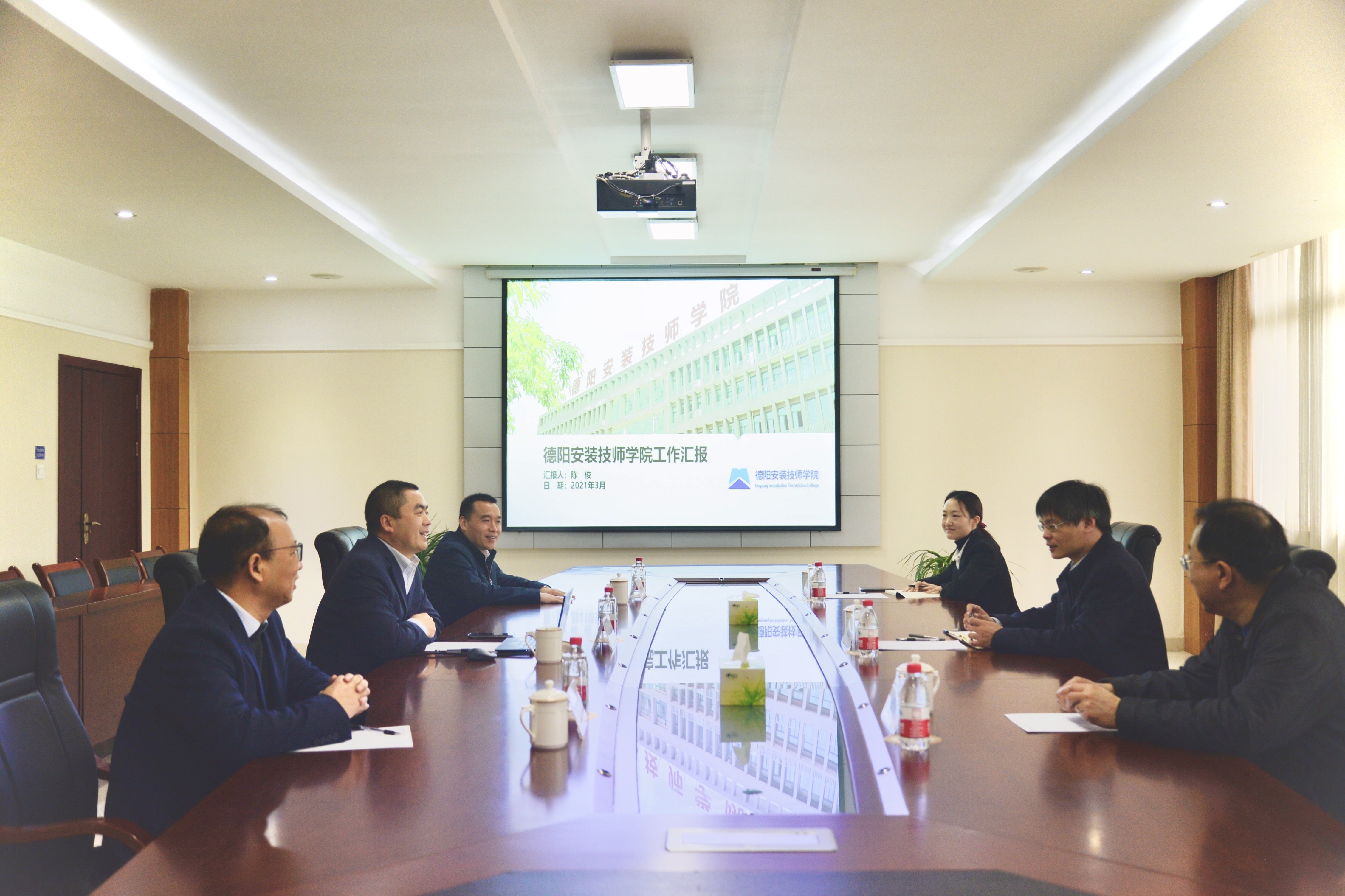 集团公司党委委员、财务总监黄建洲莅临学院调研