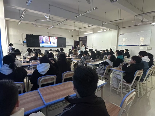 学院师生热议“德智装备工匠”劳务品牌登上央视财经两会观察