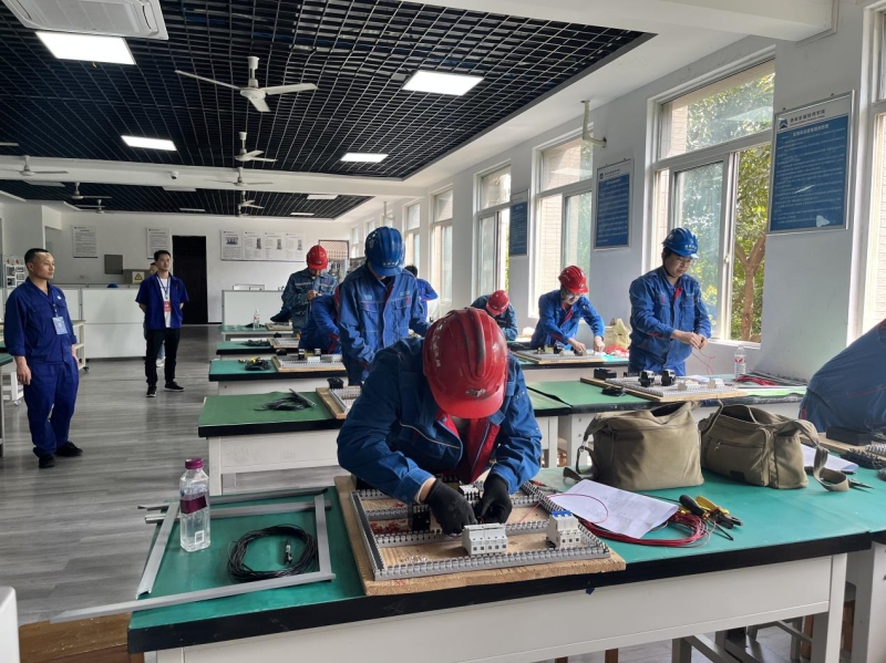 校校携手助企发展 匠心认证赋能匠才 ——技师集团成员院校联合开展德阳昊华清平磷矿有限公司职业技能等级认定
