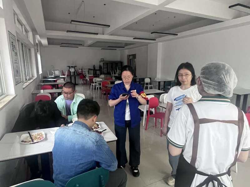 开展食物中毒应急演练 织密校园食安防护网