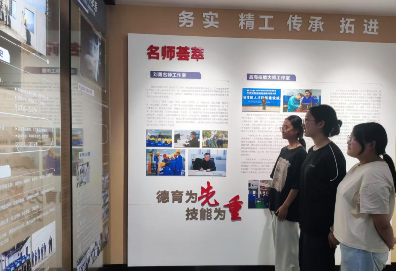 触摸学院历史 坚定逐梦方向