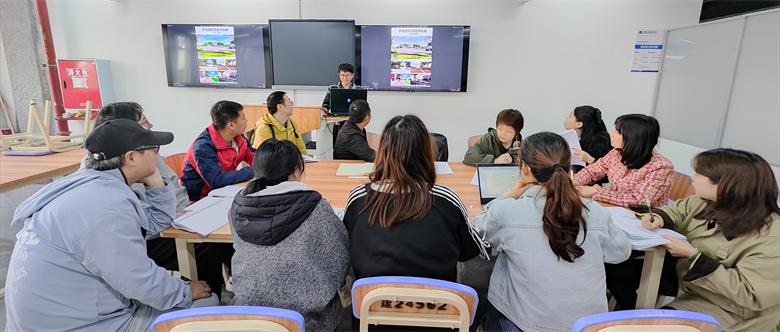 10.22教研活动1.jpg 10.22教研活动1.jpg