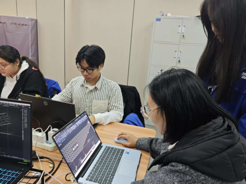 匠心传艺备赛忙，努力拼搏铸辉