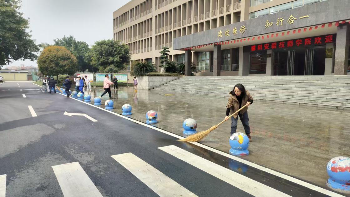 劳动最光荣，校园焕新颜